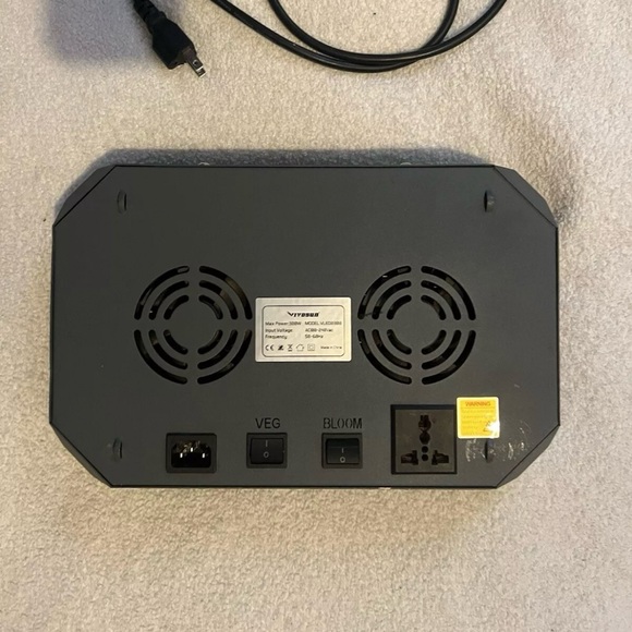 Gray LED Grow Light with USB Cable - Picture 5 of 5